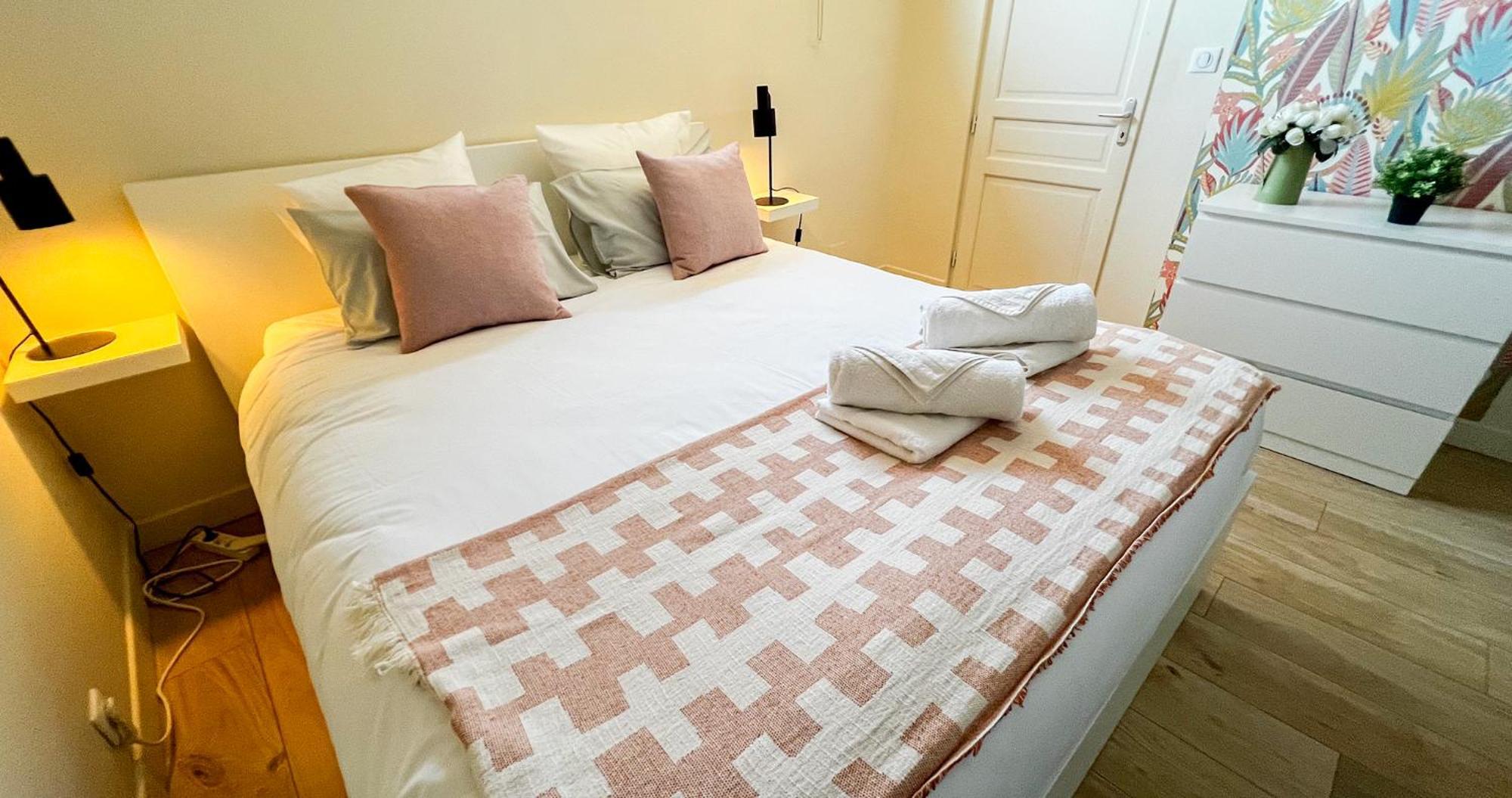 Апартаменты Ac - Private Exterior - Au Pied Du Palais Des Papes! Авиньон Экстерьер фото